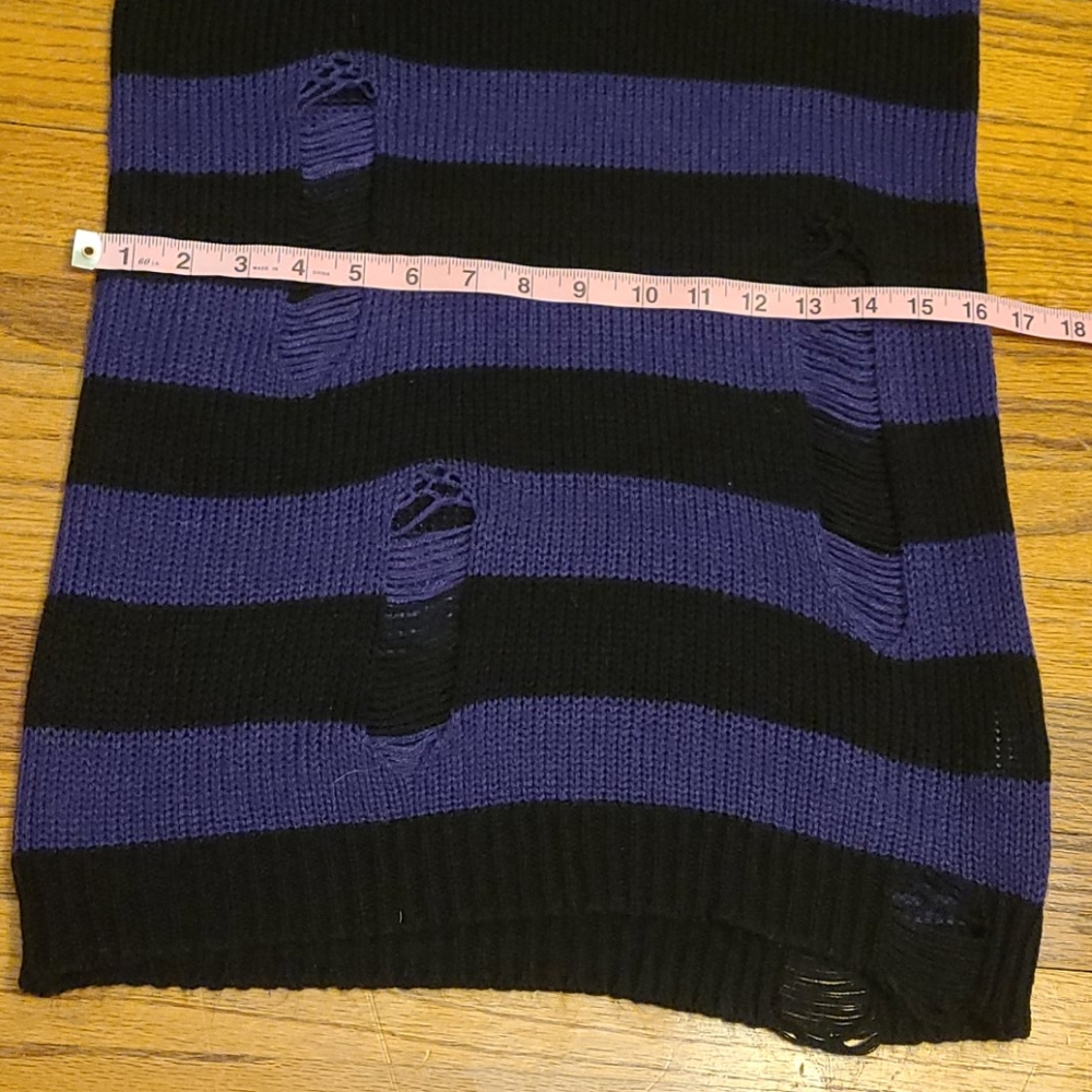 Green/black Distressed Oversize Sweater nwot - Picture 13 of 15